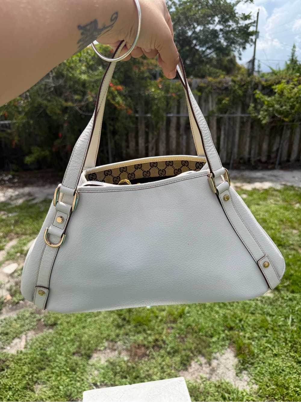 Gucci Cream Leather Shoulder Bag with Gold Hardware - Picture 3 of 14